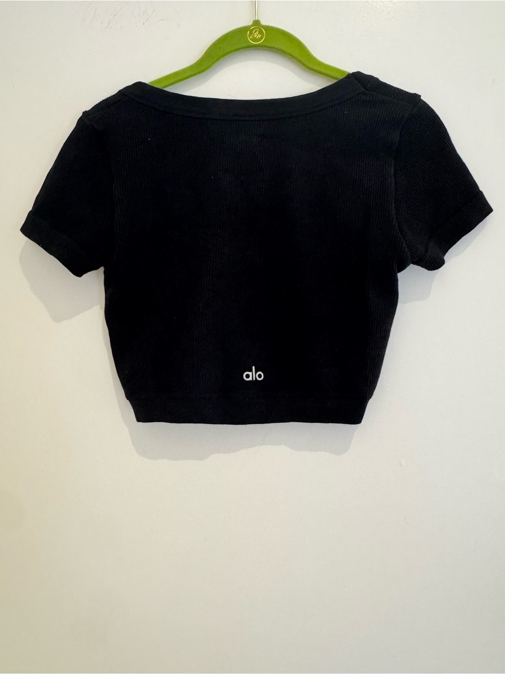 Alo cropped stretchy Black Scoop Neck Top.size xs. Versatile. - Picture 3 of 3